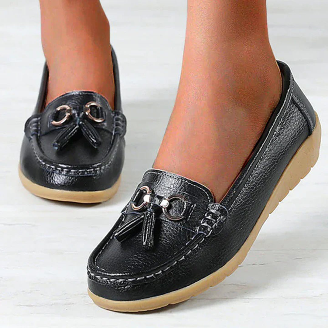 Mocassins confortables pour femmes avec talon compensé – style mocassin avec pompons et semelle antidérapante