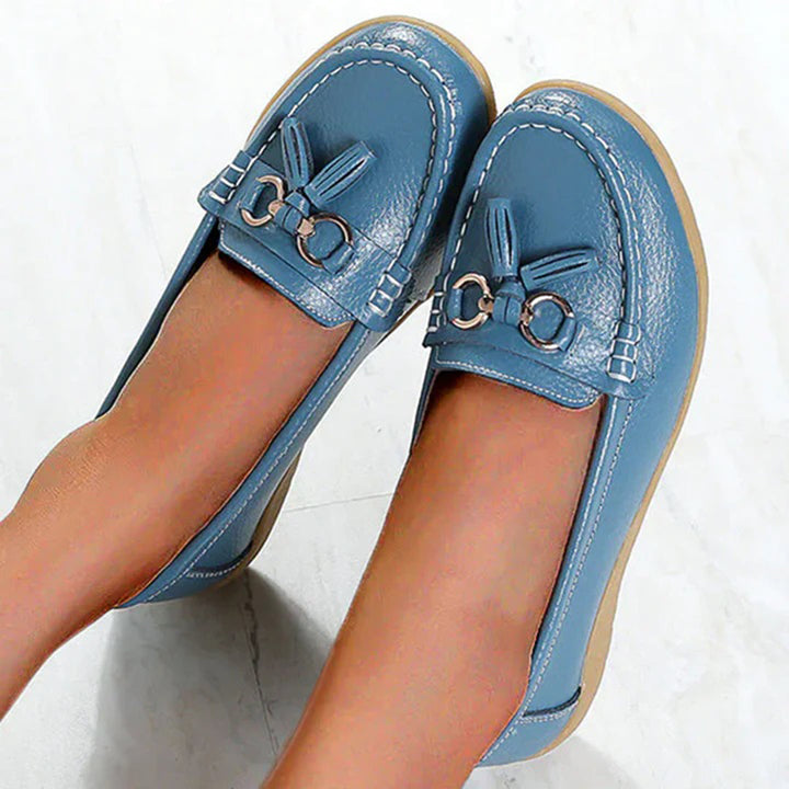 Mocassins confortables pour femmes avec talon compensé – style mocassin avec pompons et semelle antidérapante