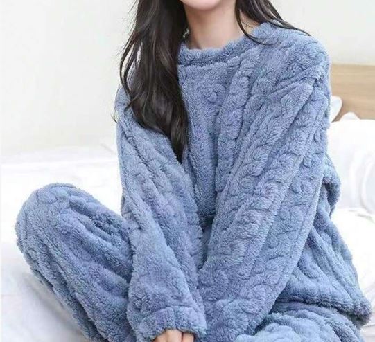 Ensemble pyjama en polaire Alyssa – chaleur élégante pour les nuits fraîches