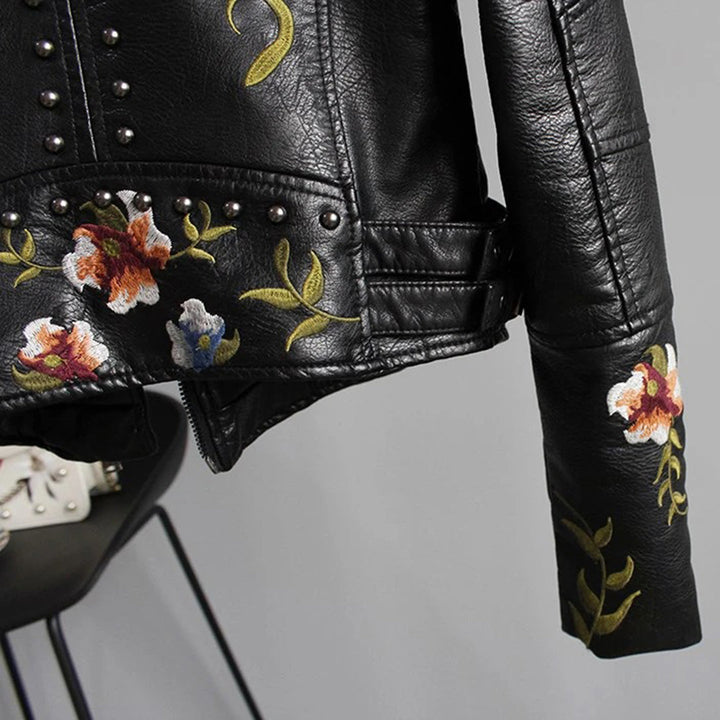 Veste motard femme – Veste en similicuir stylée avec broderie florale et détails cloutés