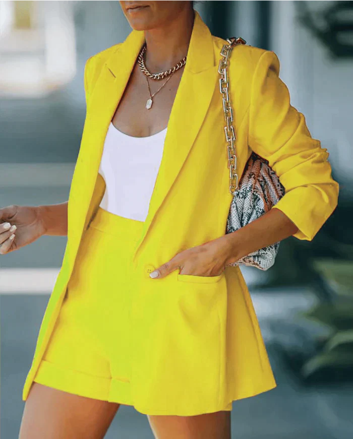 Ensemble short blazer élégant pour femme au look business moderne – estival et stylé