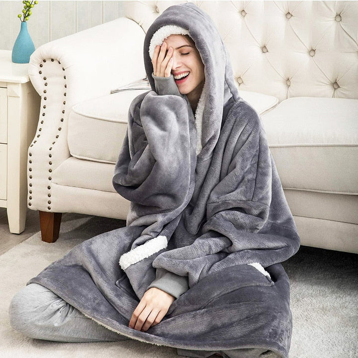 Caryn - délicieuse combinaison de sweat à capuche doux et de couverture douillette en un seul produit !