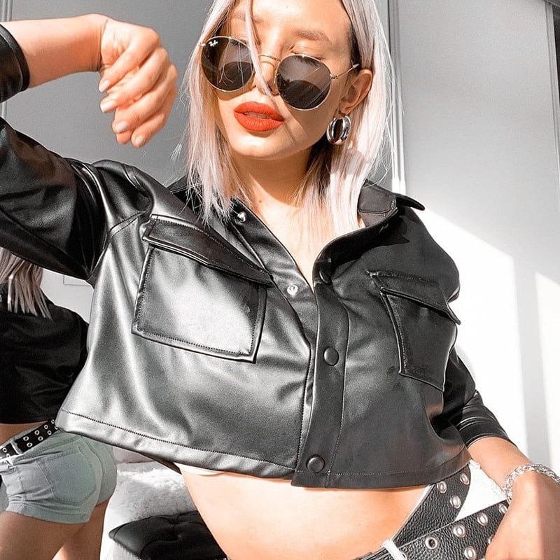 Cropped Hemdjacke aus Kunstleder – stylische Übergangsjacke mit Taschen