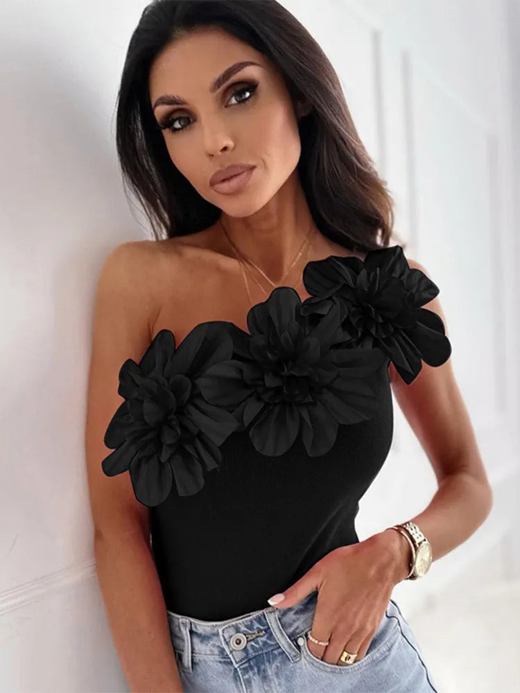 Top à une épaule avec fleurs