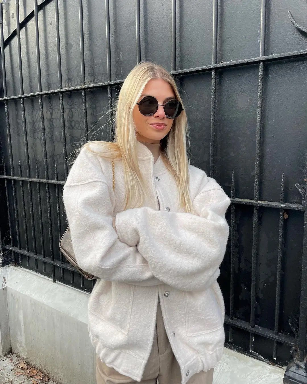 Nelly - Tweedowa kurtka bomberka oversize - bestsellerowa kurtka na jesień