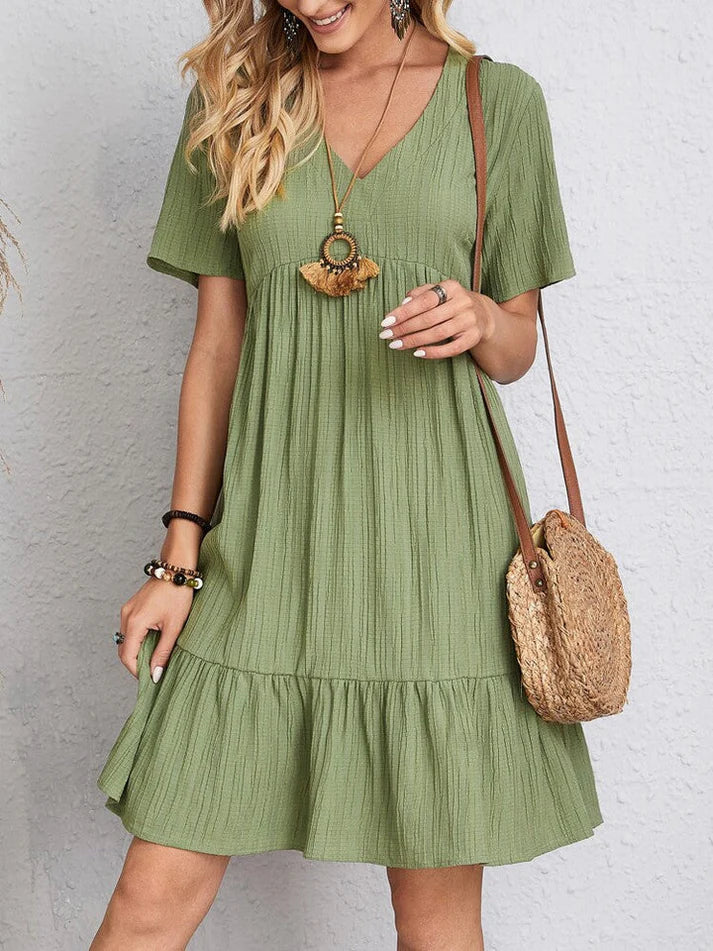 Sommerkleid mit V-Ausschnitt – Luftiges Freizeitkleid mit kurzen Ärmeln und Volant für Strand, Urlaub & Alltag