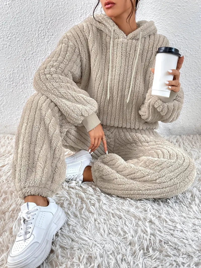 Set in due pezzi in teddy strutturato, felpa con cappuccio a maniche lunghe con spalle a goccia e coulisse