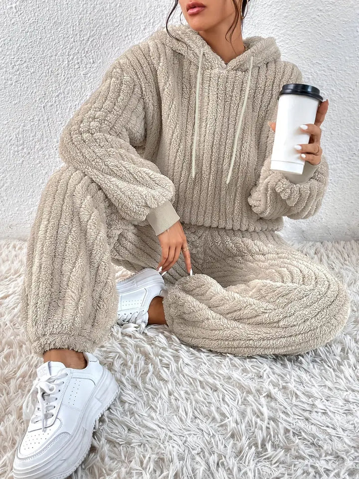 Set in due pezzi in teddy strutturato, felpa con cappuccio a maniche lunghe con spalle a goccia e coulisse
