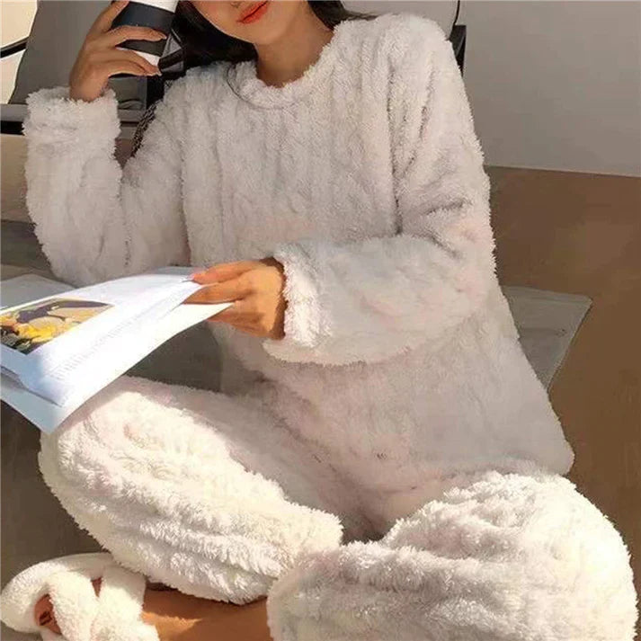 Ensemble pyjama en polaire Alyssa – chaleur élégante pour les nuits fraîches