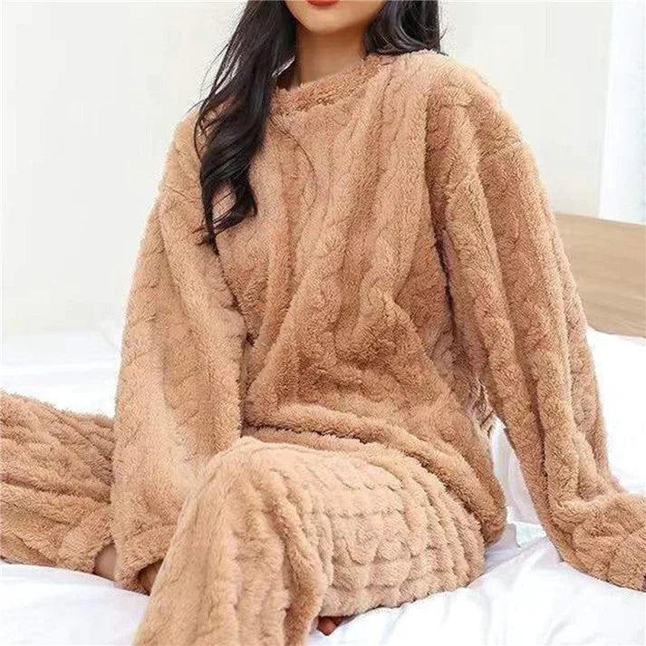 Ensemble pyjama en polaire Alyssa – chaleur élégante pour les nuits fraîches
