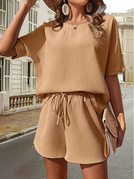 Zweiteiliges Lounge-Set aus Waffelstrick – Oversize Shirt & Shorts mit Kordelzug