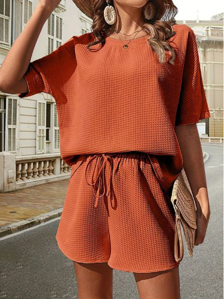 Zweiteiliges Lounge-Set aus Waffelstrick – Oversize Shirt & Shorts mit Kordelzug