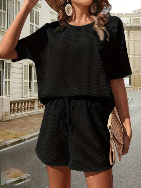 Zweiteiliges Lounge-Set aus Waffelstrick – Oversize Shirt & Shorts mit Kordelzug