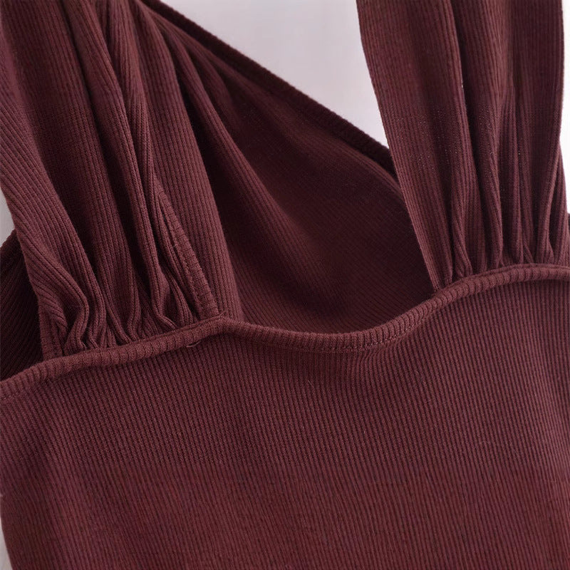 Abito lungo da donna con design moderno a incrocio e dettagli eleganti sulle spalline