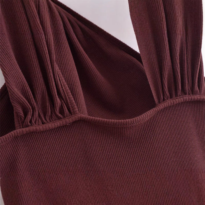 Abito lungo da donna con design moderno a incrocio e dettagli eleganti sulle spalline