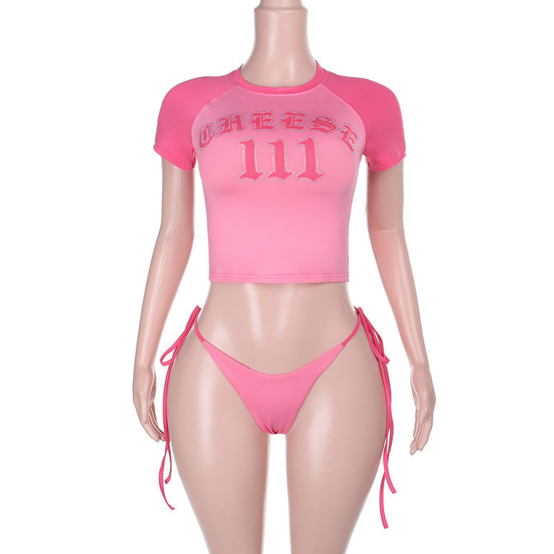 Damen Sportbikini mit kurzem Oberteil und verstellbaren Seitenbändern
