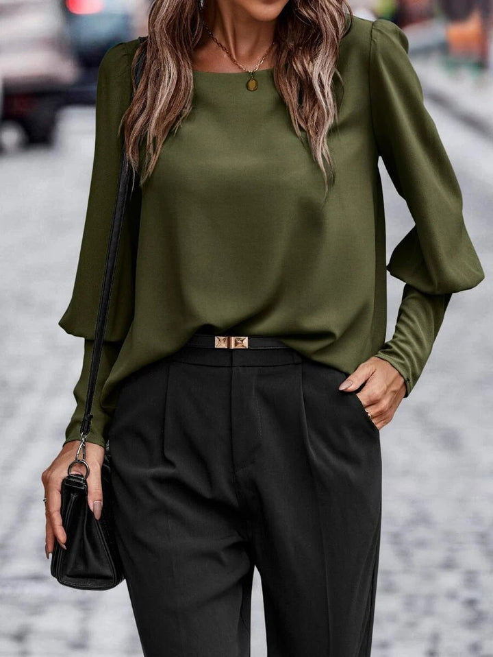 Andrina – Chemisier élégant pour femme avec patte de boutonnage au dos