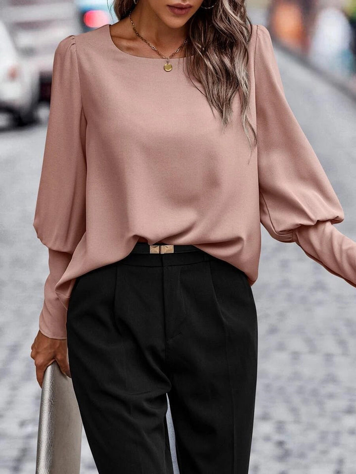 Andrina – Chemisier élégant pour femme avec patte de boutonnage au dos