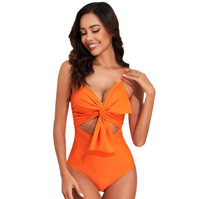 Costume intero da donna con design avvolgente alla moda e dettagli cut-out