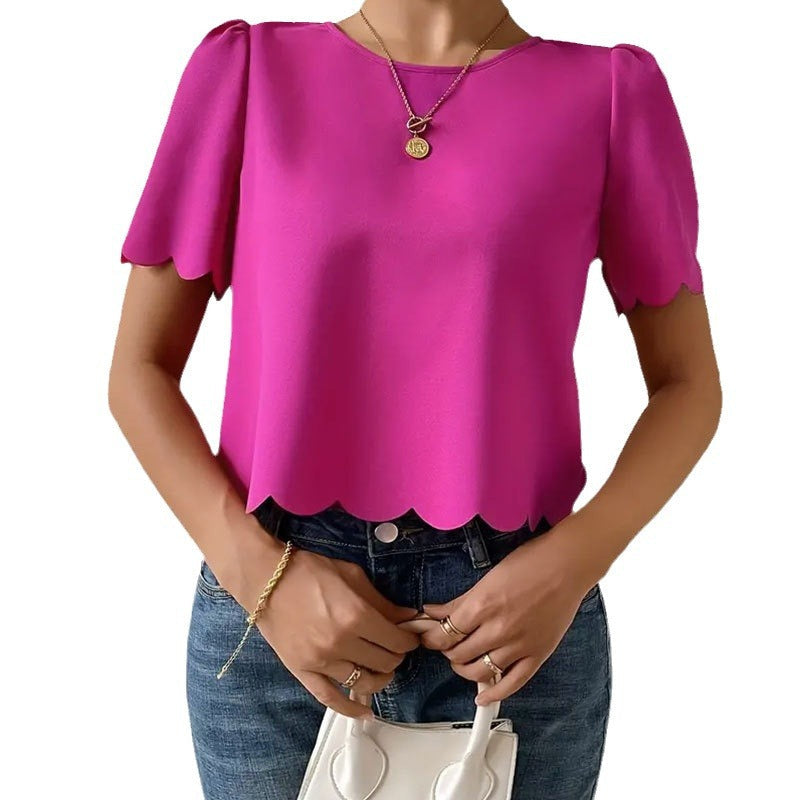 Haut tendance pour femmes avec ourlet arrondi et manches courtes