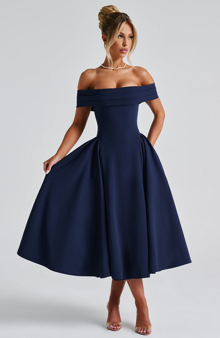 Robe midi femme élégance – épaules dénudées, coupe trapèze, tissu structuré