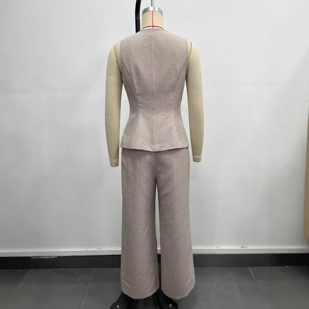 Ensemble elegante da donna composto da blazer senza maniche e pantaloni ampi