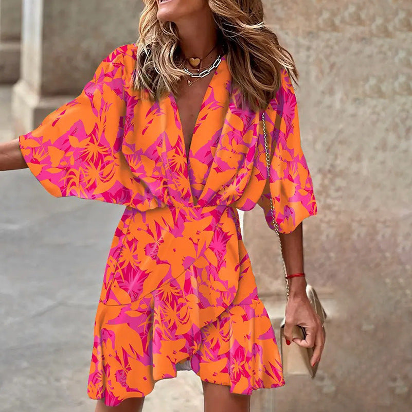 Vestitino tropicale con maniche kimono e scollo a V – Abito estivo arioso per vacanze, spiaggia e look da città
