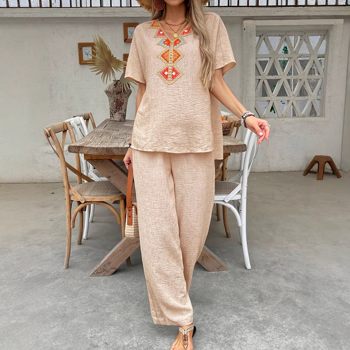 Set da donna comodo ed elegante di abbigliamento da casa con top ricamato