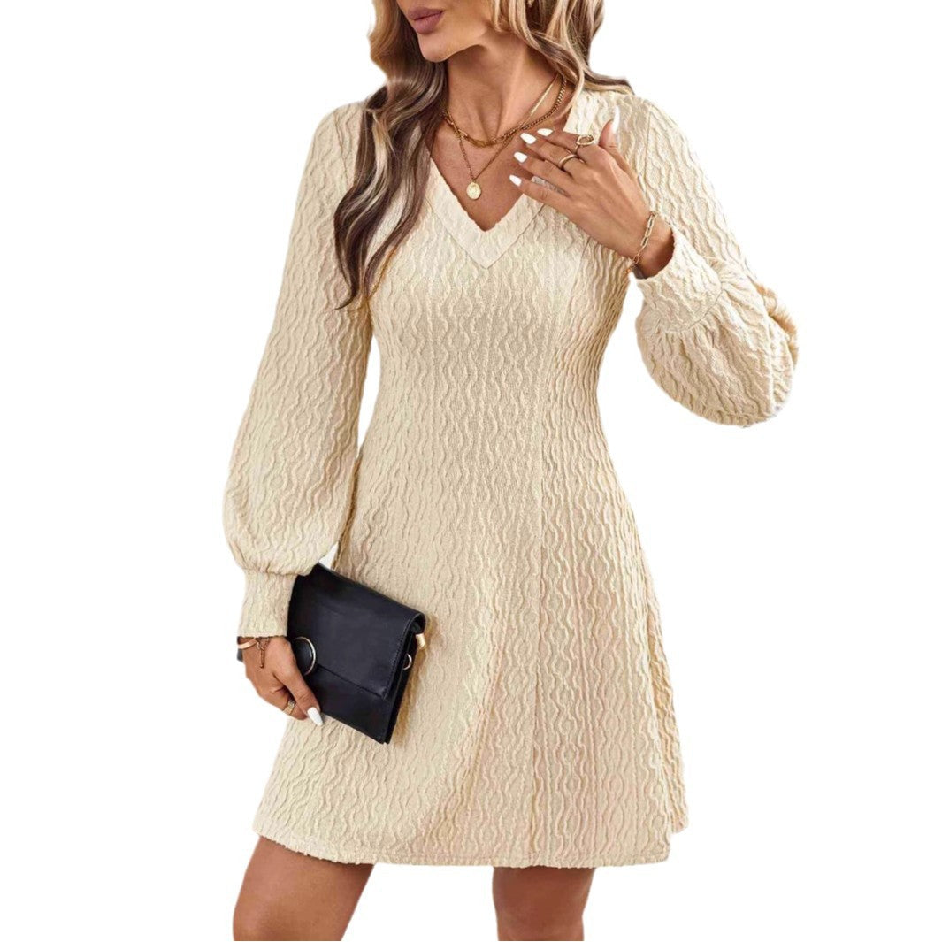 Vestito corto da donna con scollo a V in materiale strutturato W&W