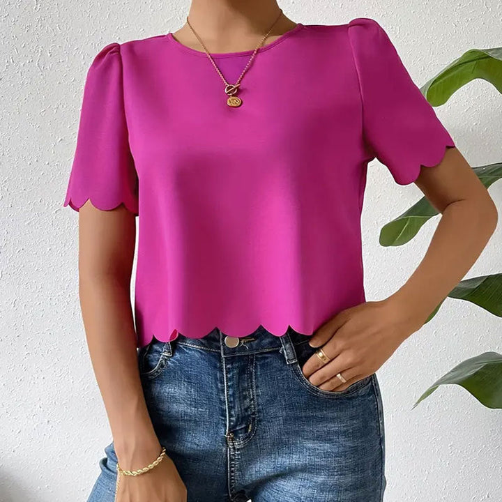 Haut tendance pour femmes avec ourlet arrondi et manches courtes