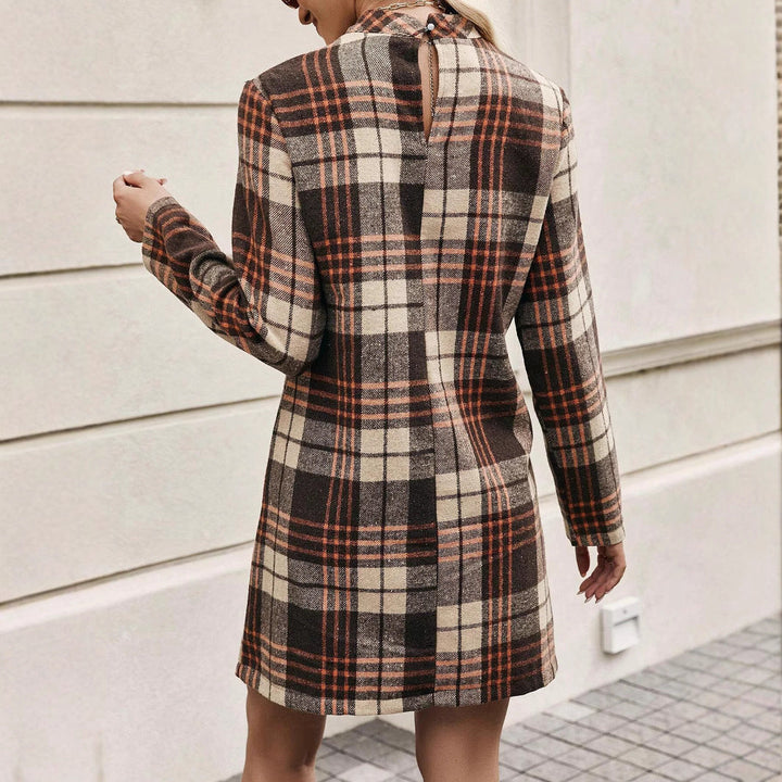 Women's flannel dress with fashionable check pattern and long sleeves