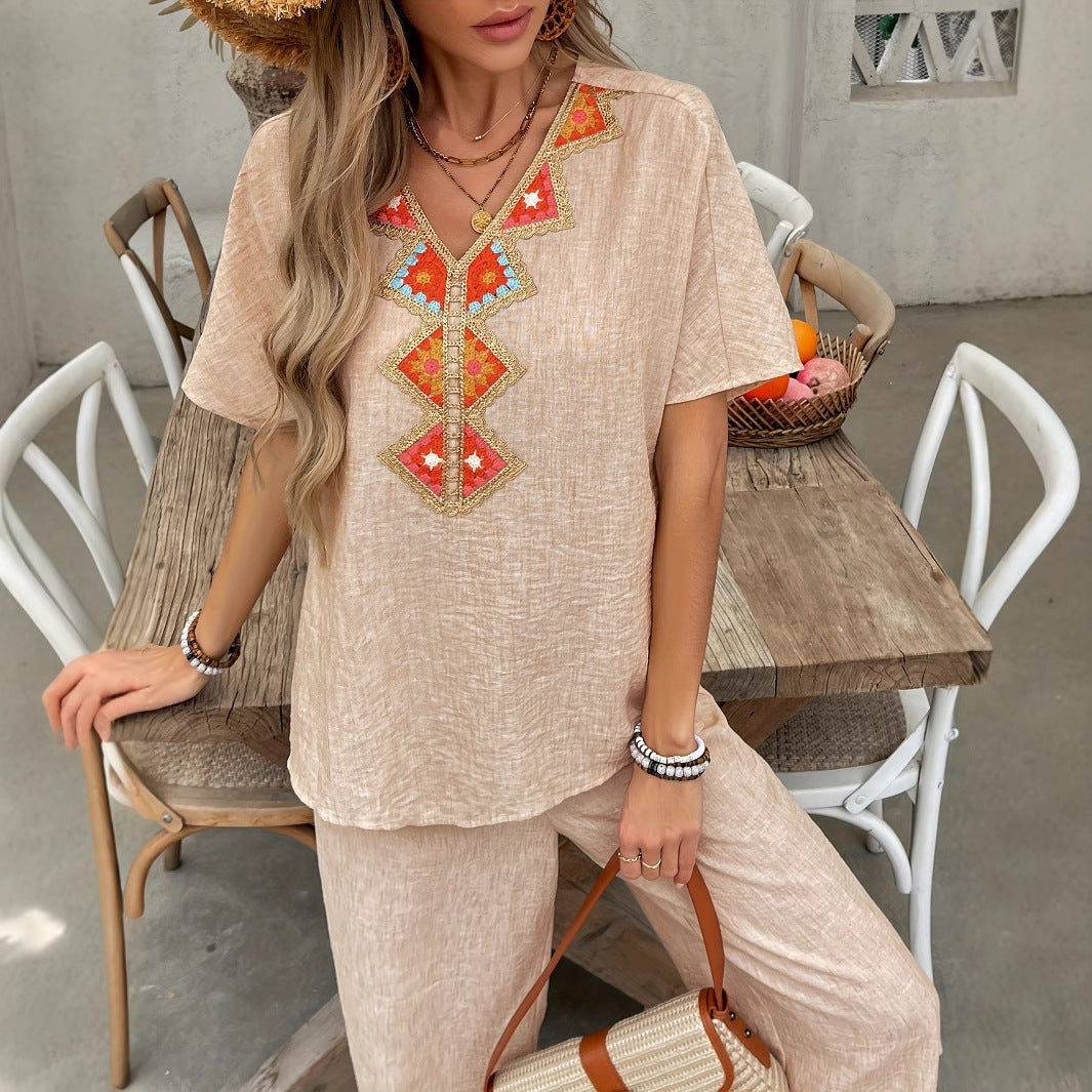 Set da donna comodo ed elegante di abbigliamento da casa con top ricamato