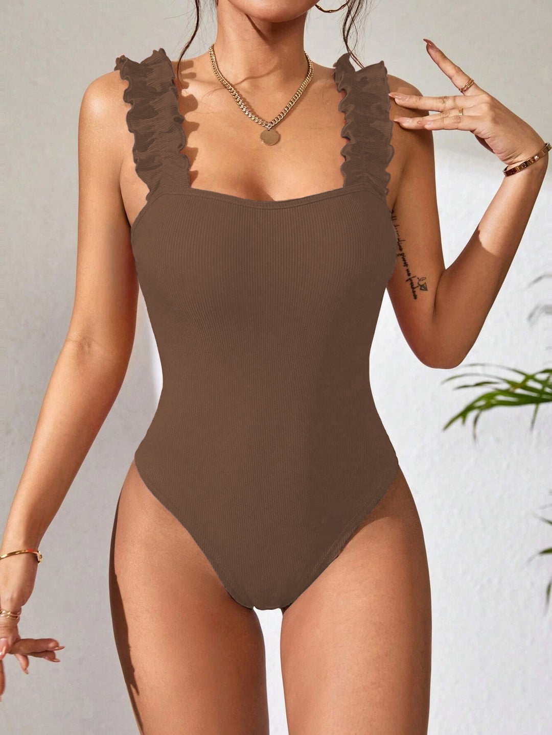 Damen Badeanzug mit Rüschendetails und hochwertigem Rippdesign