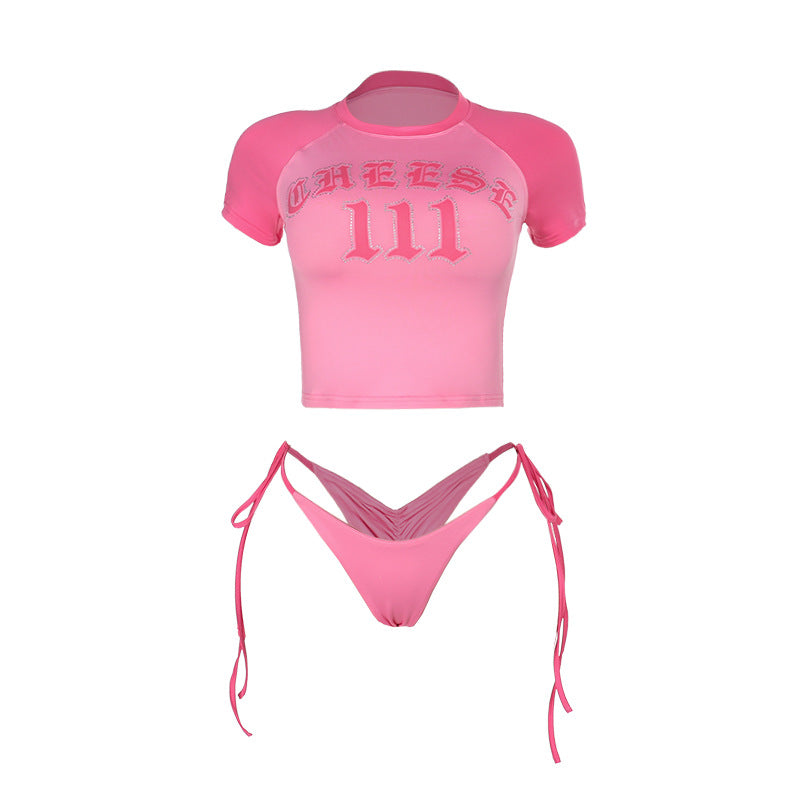 Damen Sportbikini mit kurzem Oberteil und verstellbaren Seitenbändern