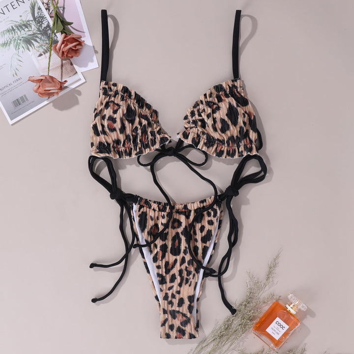 Bikini a triangolo da donna con motivo leopardato giocoso e lacci regolabili