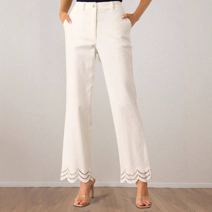 Pantaloni eleganti da donna, taglio ampio con rifinitura decorativa in pizzo