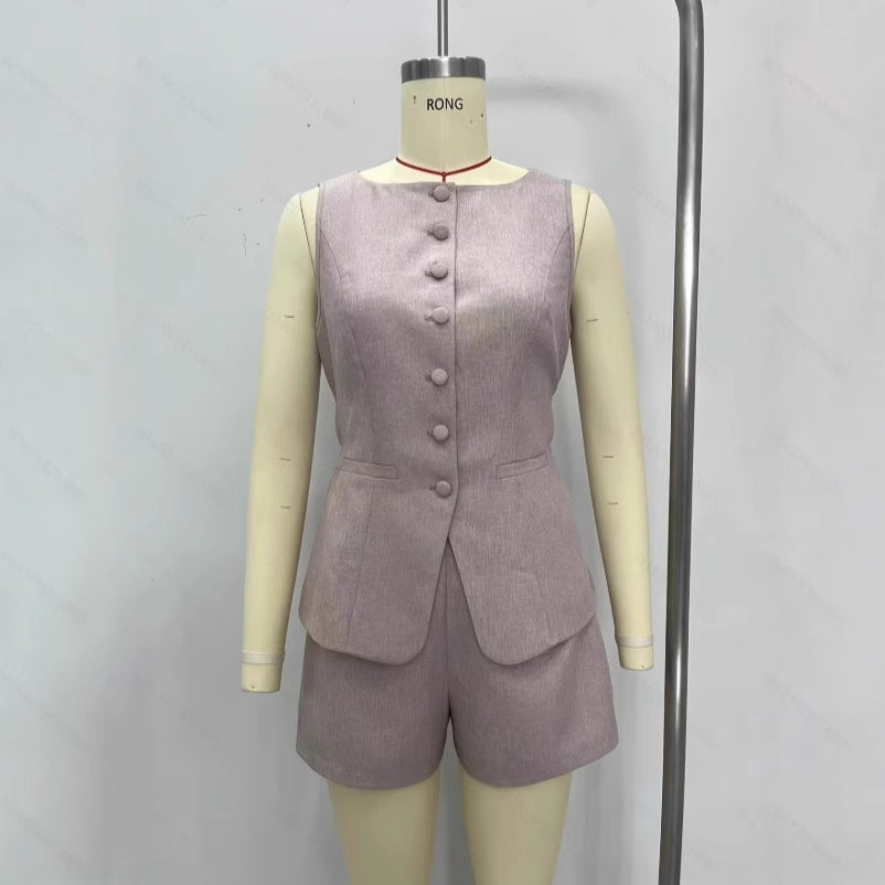 Tuta elegante da donna con blazer aderente e pantaloncini