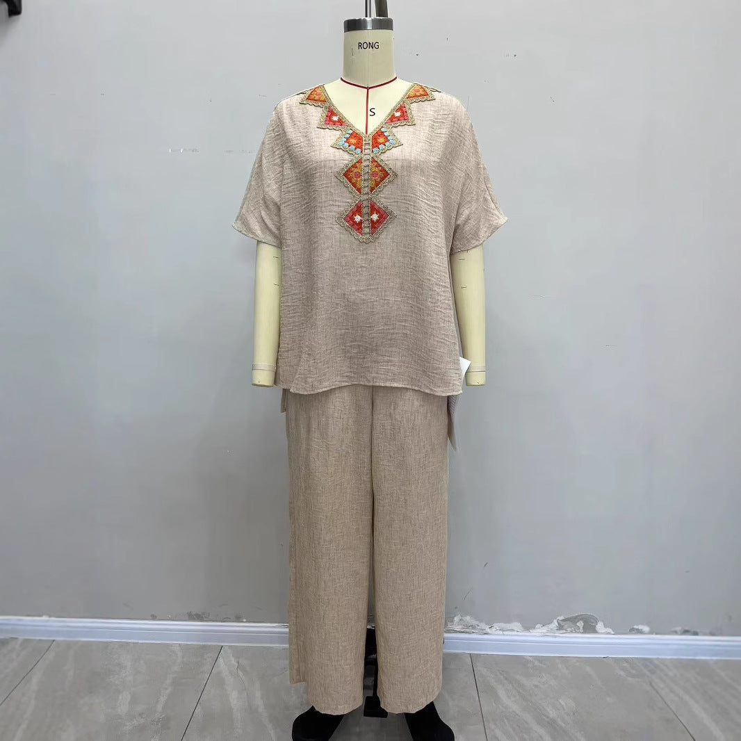 Set da donna comodo ed elegante di abbigliamento da casa con top ricamato