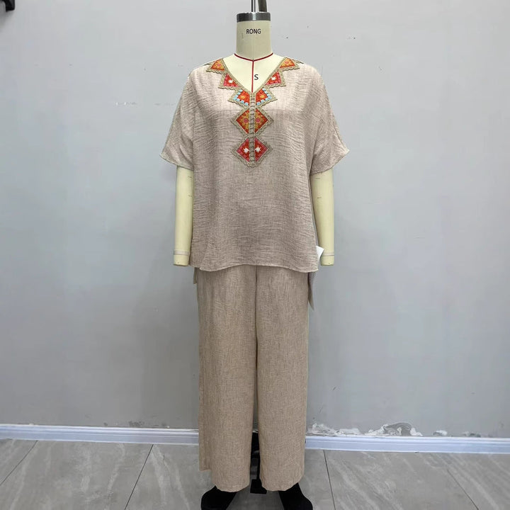 Set da donna comodo ed elegante di abbigliamento da casa con top ricamato