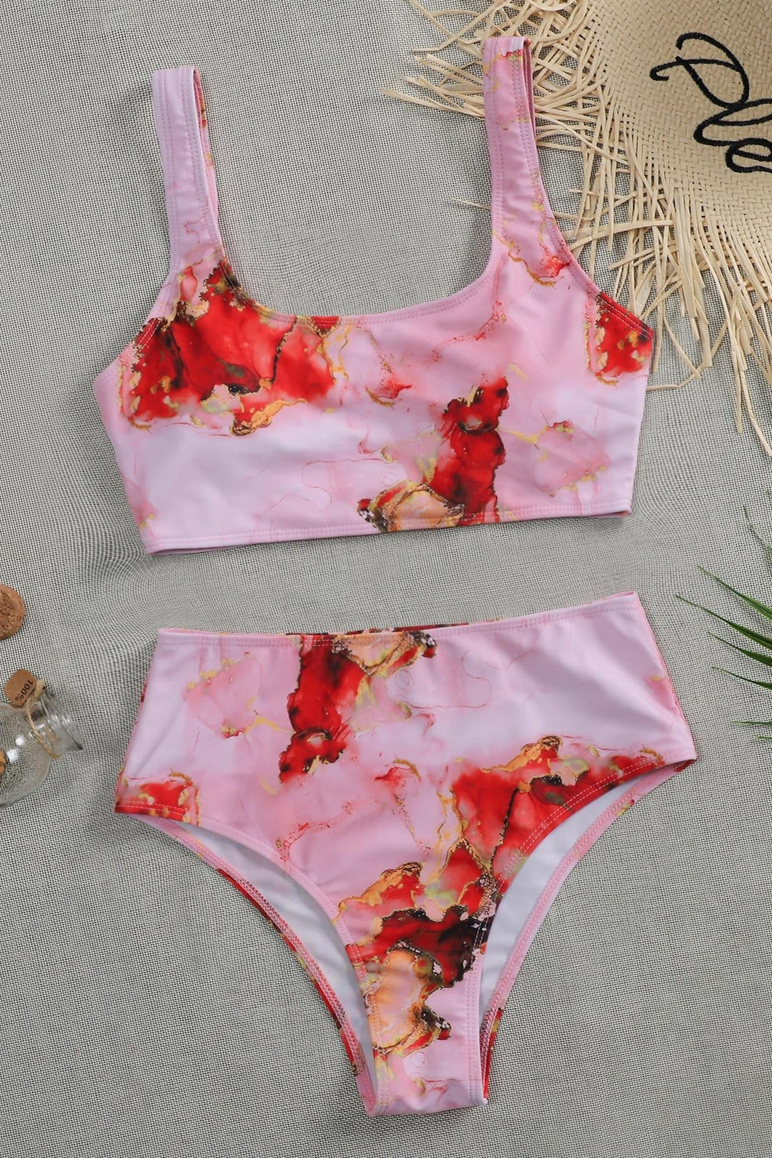 Set bikini da donna con sfumatura artistica e spacco alto sulle gambe