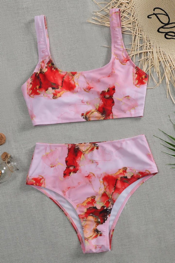 Set bikini da donna con sfumatura artistica e spacco alto sulle gambe