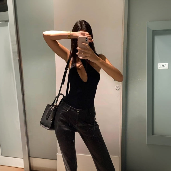 Damen Badeanzug mit innovativem Cut-Out-Design und asymmetrischen Trägern