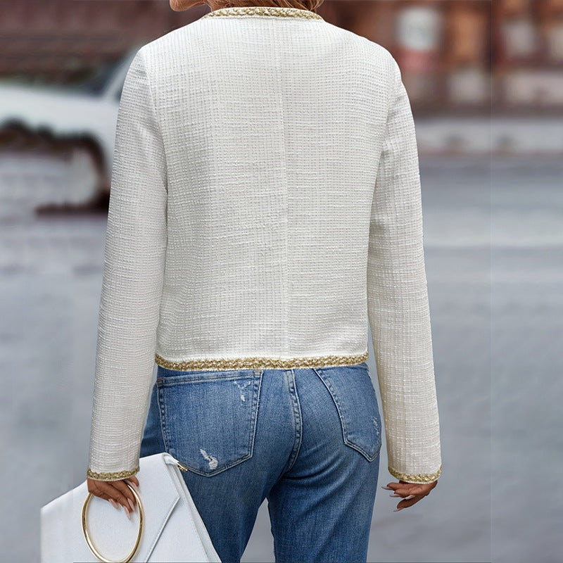 Giacca corta elegante da donna con dettagli classici a bottoni