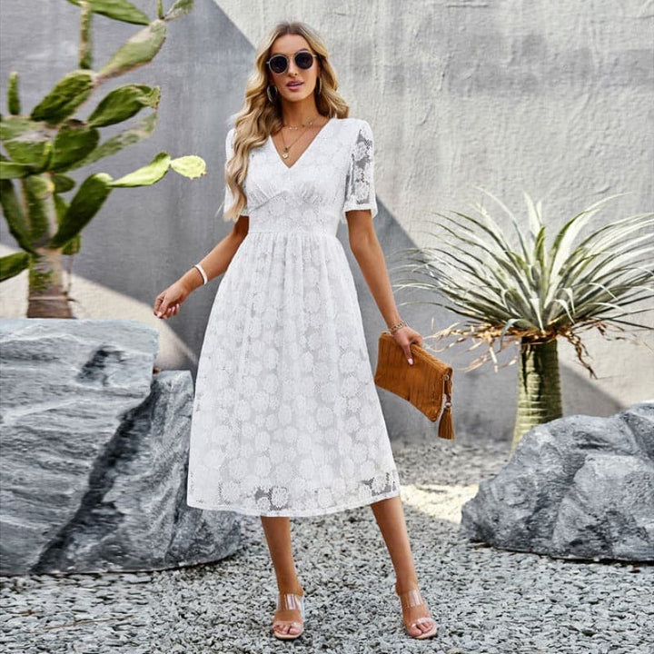 Robe midi en dentelle Oasis du Désert – col V, manches virevoltantes, taille cintrée
