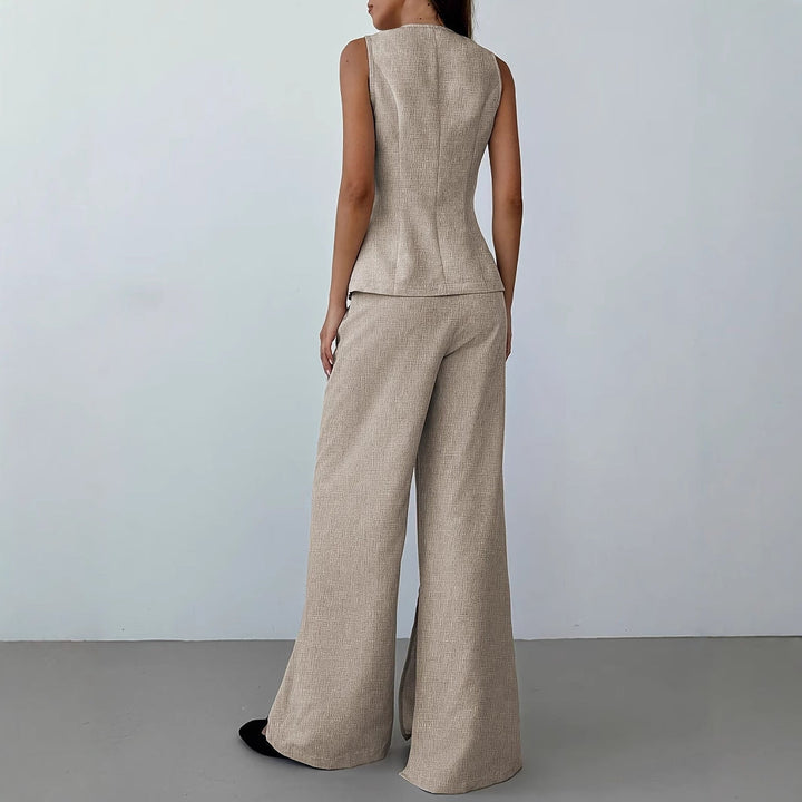 Ensemble elegante da donna composto da blazer senza maniche e pantaloni ampi