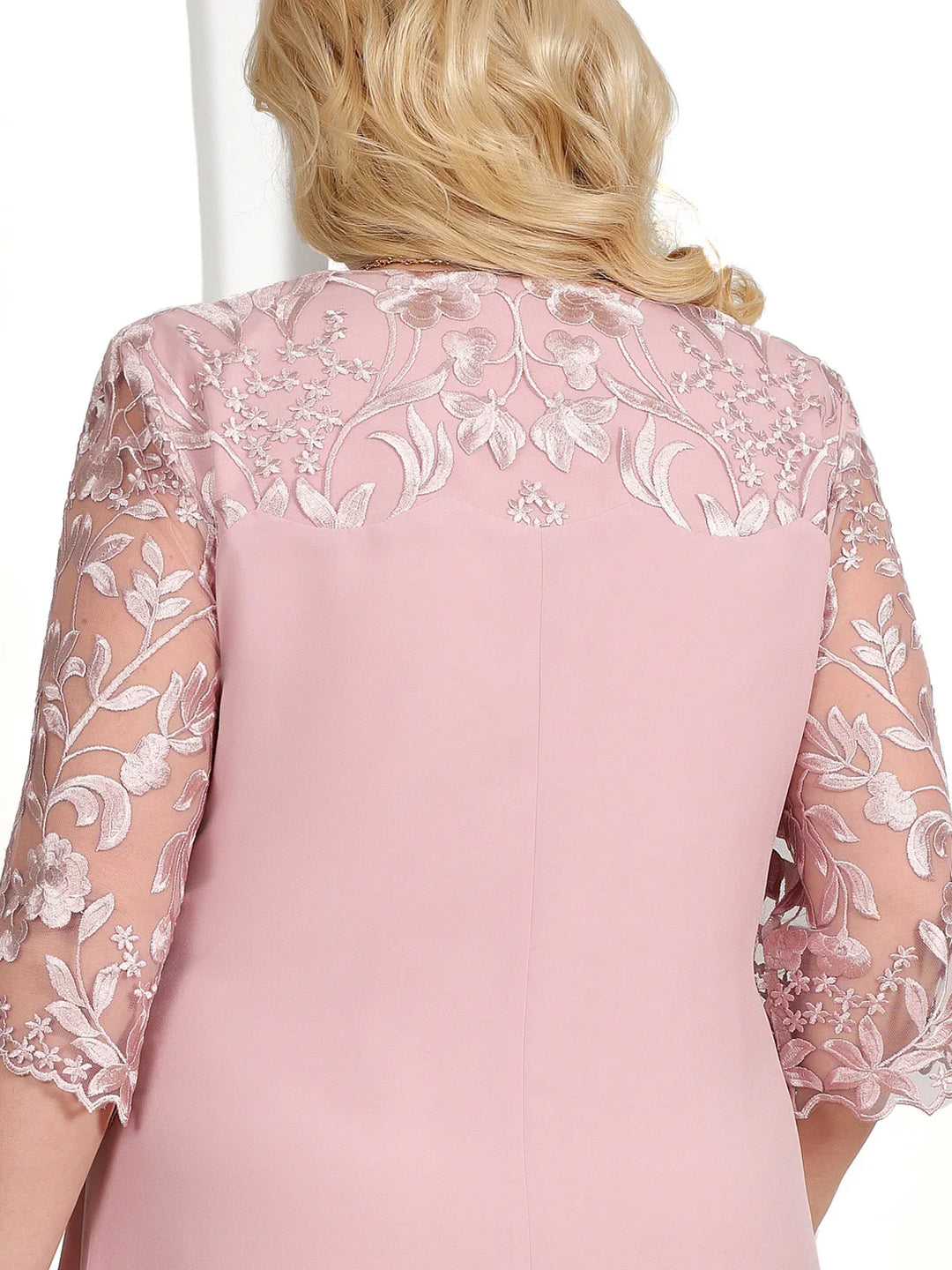 Juliann – Elegante vestito taglie forti con ricamo floreale