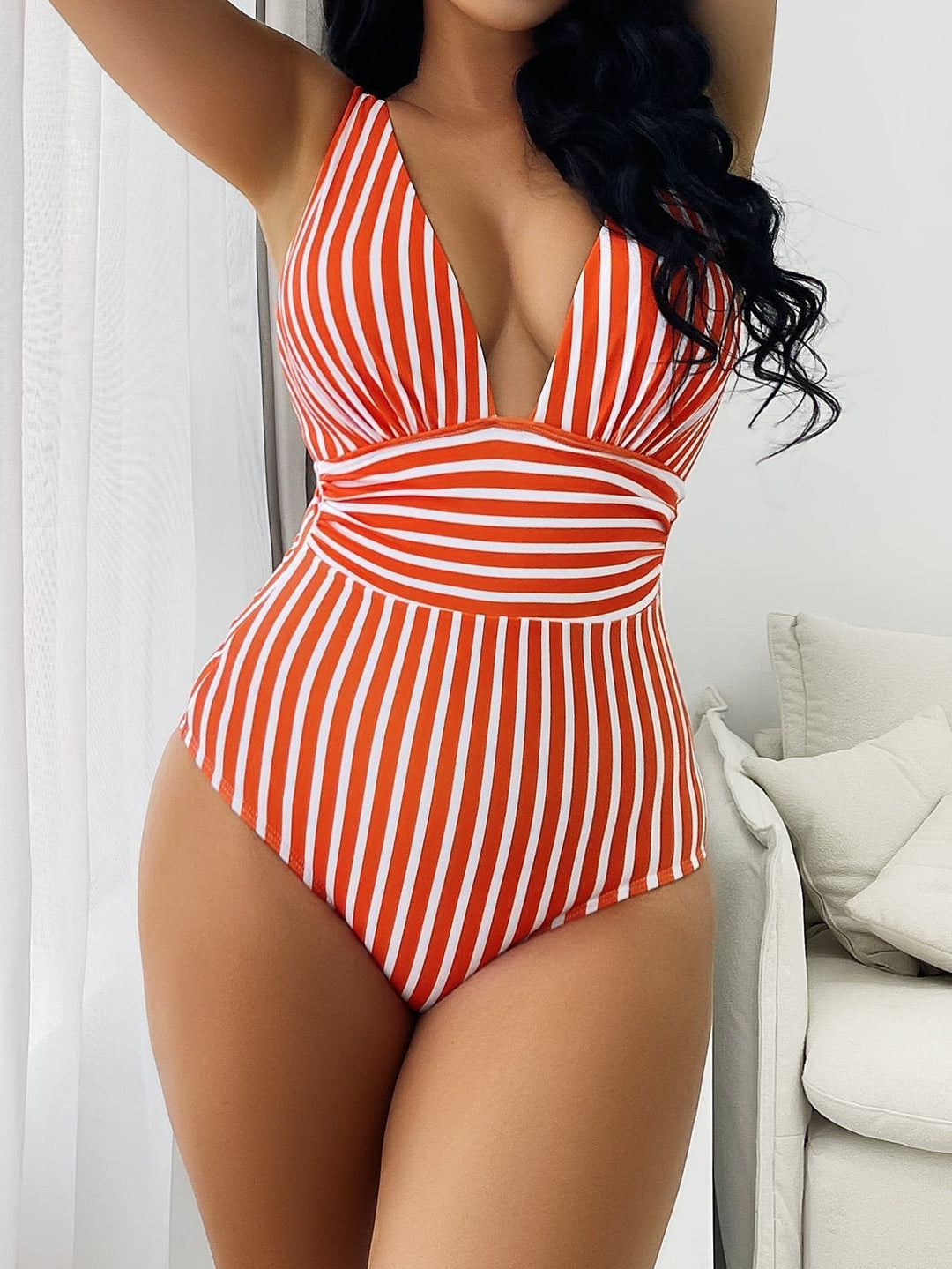 Costume da bagno elegante a righe per donna