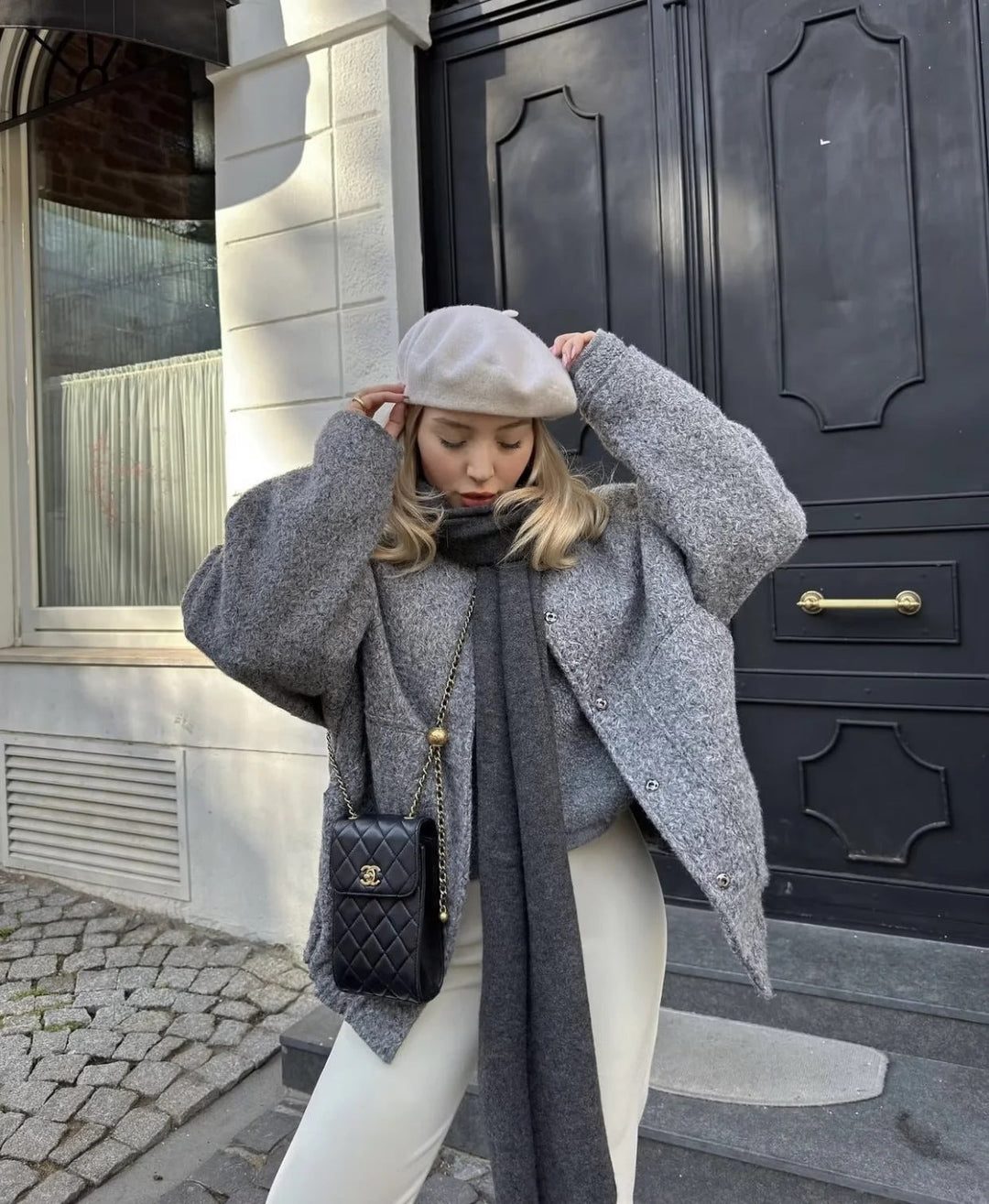 Cappotto di lana oversize con scollo rotondo e bottoni