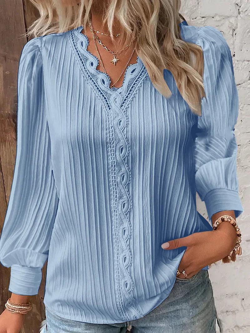 Camicetta da donna con pizzo e scollo a V – elegante e ariosa per tutti i giorni e l'ufficio