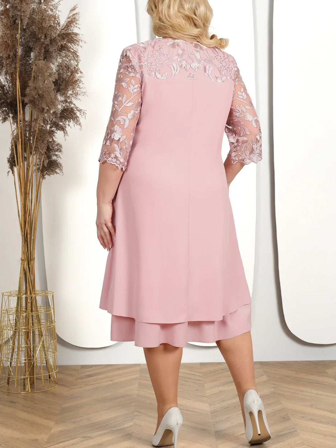 Juliann – Elegante vestito taglie forti con ricamo floreale